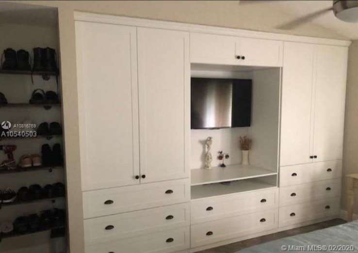 Recently Sold: $370,000 (4 beds, 2 baths, 1492 Square Feet)