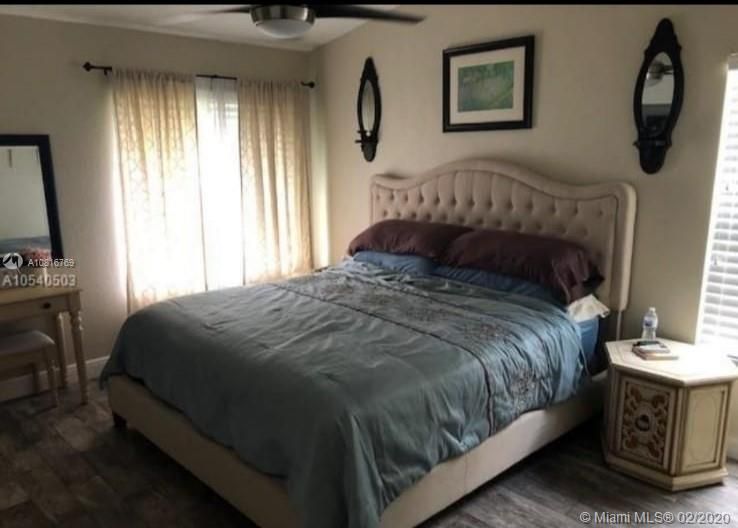 Recently Sold: $370,000 (4 beds, 2 baths, 1492 Square Feet)