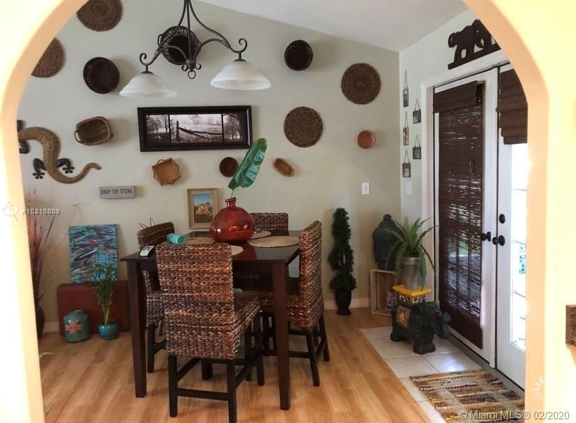 Recently Sold: $231,000 (3 beds, 2 baths, 1304 Square Feet)