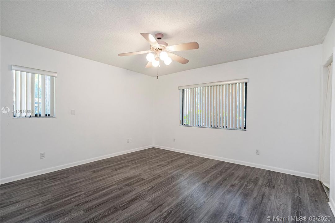 Recently Sold: $200,000 (2 beds, 2 baths, 1380 Square Feet)