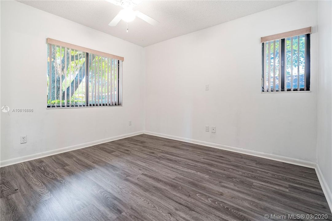 Recently Sold: $200,000 (2 beds, 2 baths, 1380 Square Feet)