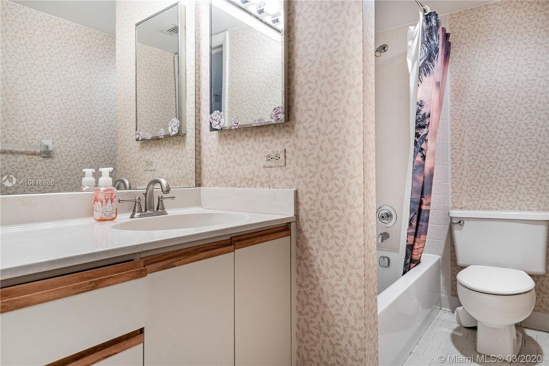 Recently Sold: $200,000 (2 beds, 2 baths, 1380 Square Feet)