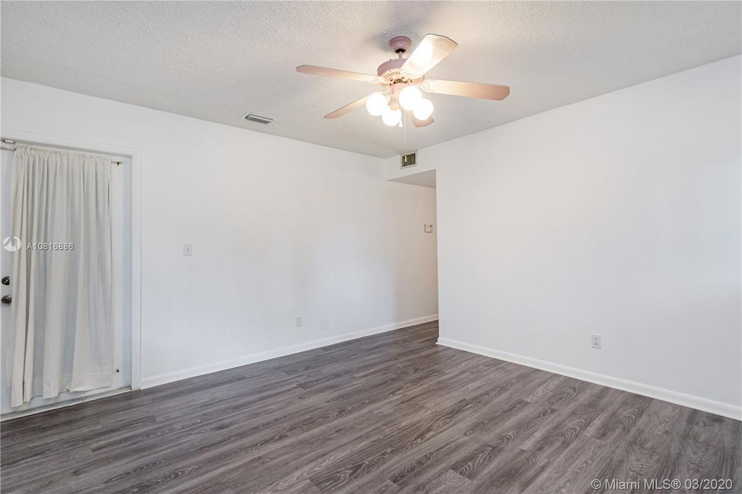 Recently Sold: $200,000 (2 beds, 2 baths, 1380 Square Feet)