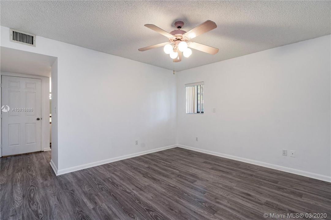 Recently Sold: $200,000 (2 beds, 2 baths, 1380 Square Feet)