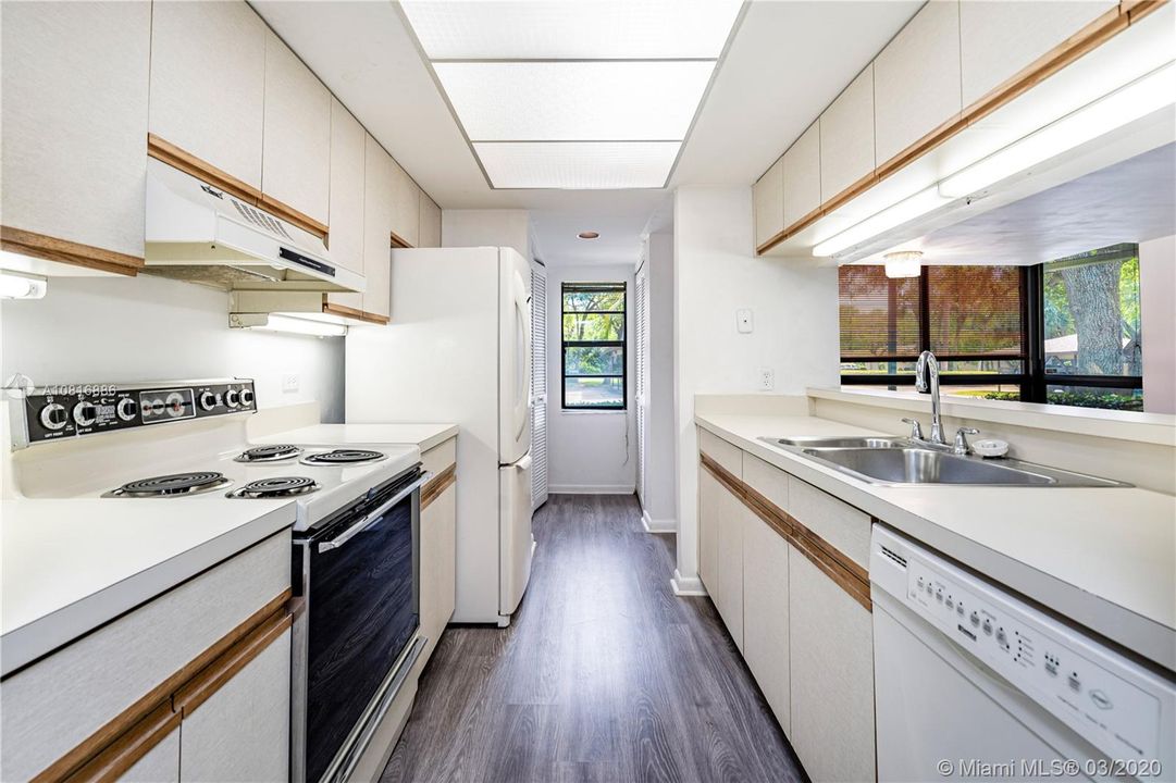 Recently Sold: $200,000 (2 beds, 2 baths, 1380 Square Feet)
