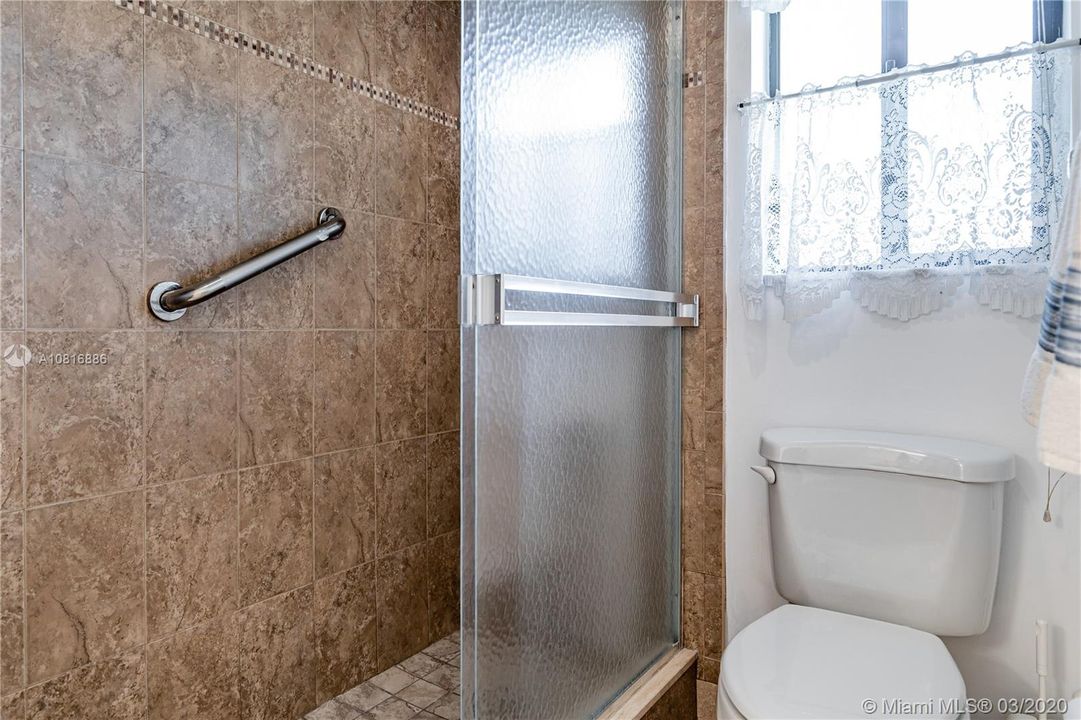 Recently Sold: $200,000 (2 beds, 2 baths, 1380 Square Feet)
