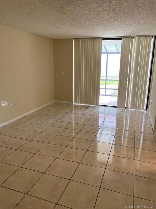 Recently Rented: $1,250 (2 beds, 1 baths, 896 Square Feet)