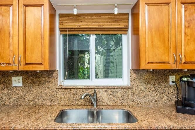 Vendido Recientemente: $575,000 (3 camas, 2 baños, 1356 Pies cuadrados)