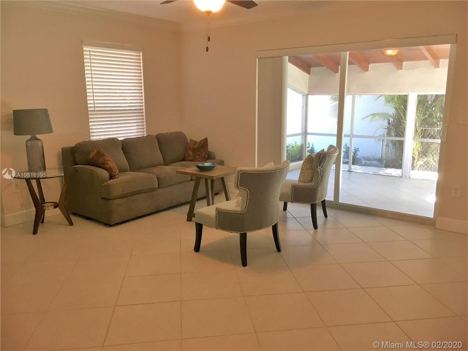 Vendido Recientemente: $575,000 (3 camas, 2 baños, 1356 Pies cuadrados)