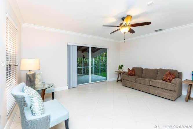 Vendido Recientemente: $575,000 (3 camas, 2 baños, 1356 Pies cuadrados)