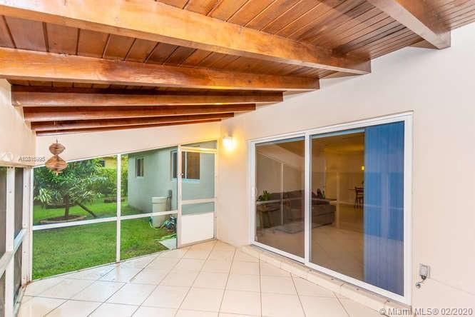 Vendido Recientemente: $575,000 (3 camas, 2 baños, 1356 Pies cuadrados)