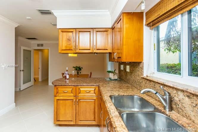 Vendido Recientemente: $575,000 (3 camas, 2 baños, 1356 Pies cuadrados)