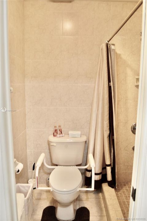 Vendido Recientemente: $218,900 (2 camas, 1 baños, 960 Pies cuadrados)