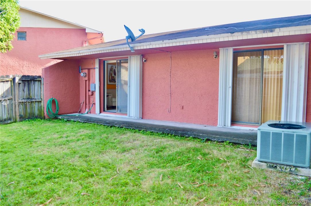 Vendido Recientemente: $218,900 (2 camas, 1 baños, 960 Pies cuadrados)