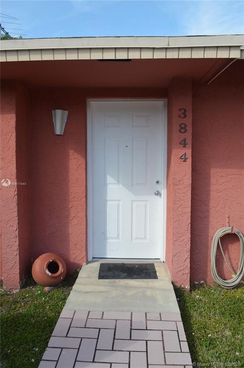 Vendido Recientemente: $218,900 (2 camas, 1 baños, 960 Pies cuadrados)