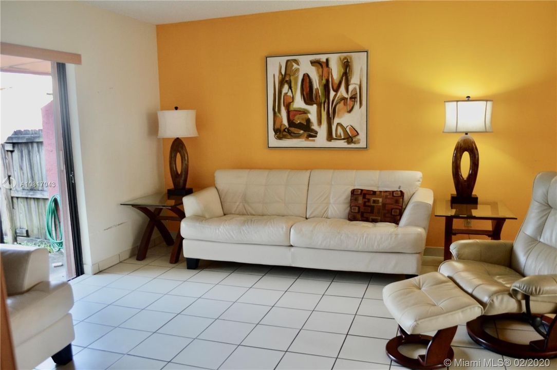 Vendido Recientemente: $218,900 (2 camas, 1 baños, 960 Pies cuadrados)