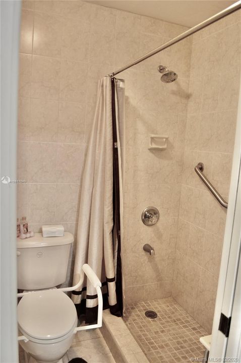 Vendido Recientemente: $218,900 (2 camas, 1 baños, 960 Pies cuadrados)