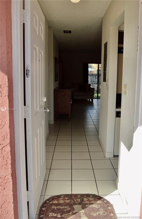 Vendido Recientemente: $218,900 (2 camas, 1 baños, 960 Pies cuadrados)