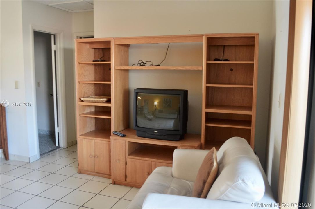 Vendido Recientemente: $218,900 (2 camas, 1 baños, 960 Pies cuadrados)