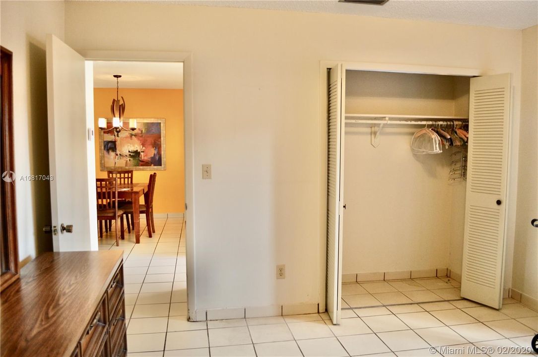 Vendido Recientemente: $218,900 (2 camas, 1 baños, 960 Pies cuadrados)