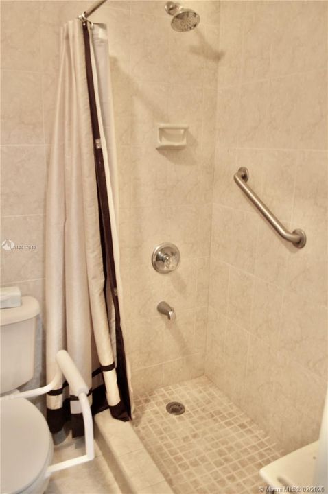 Vendido Recientemente: $218,900 (2 camas, 1 baños, 960 Pies cuadrados)