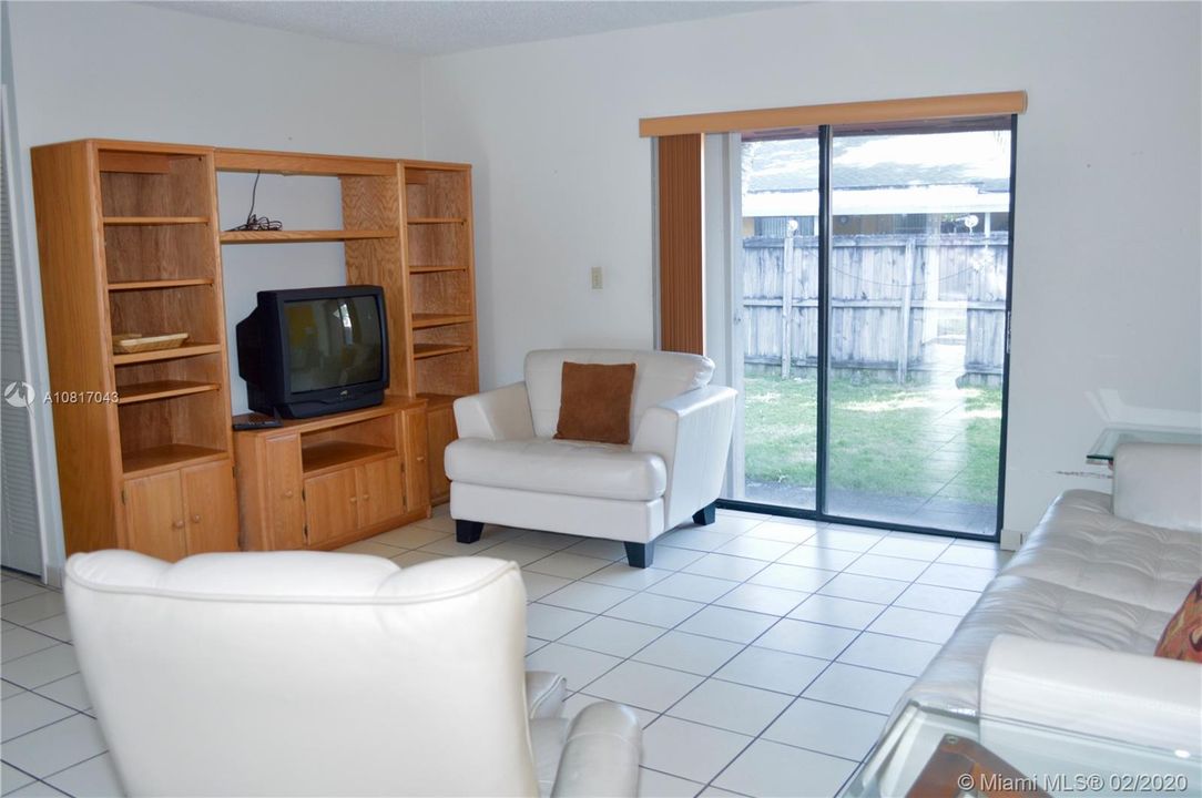 Vendido Recientemente: $218,900 (2 camas, 1 baños, 960 Pies cuadrados)