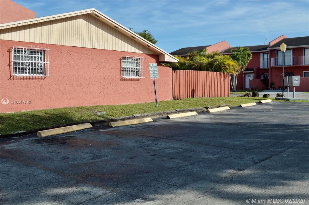 Vendido Recientemente: $218,900 (2 camas, 1 baños, 960 Pies cuadrados)