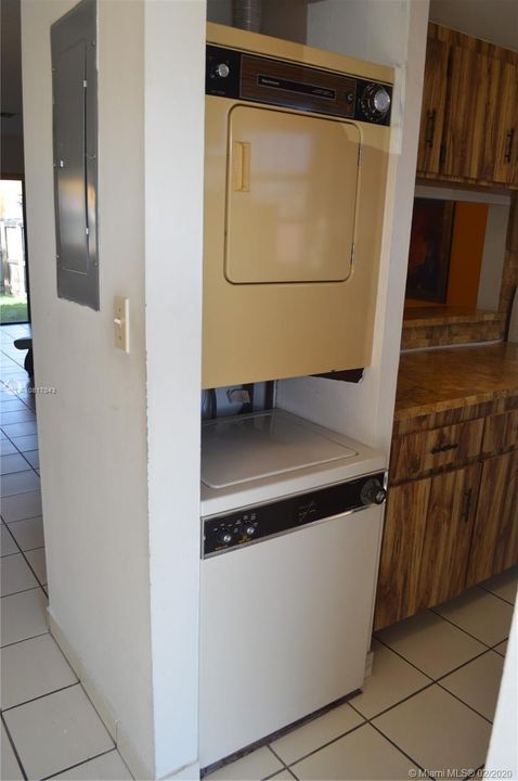 Vendido Recientemente: $218,900 (2 camas, 1 baños, 960 Pies cuadrados)