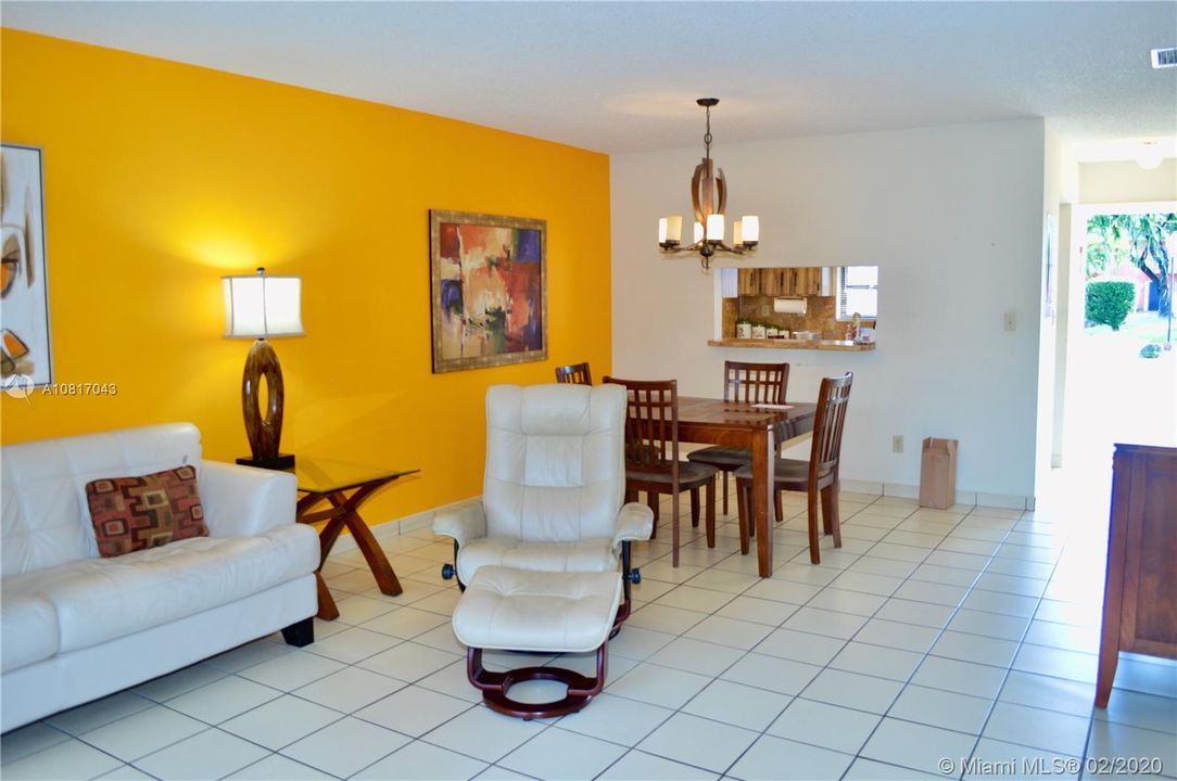 Vendido Recientemente: $218,900 (2 camas, 1 baños, 960 Pies cuadrados)