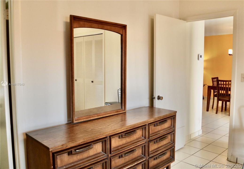 Vendido Recientemente: $218,900 (2 camas, 1 baños, 960 Pies cuadrados)