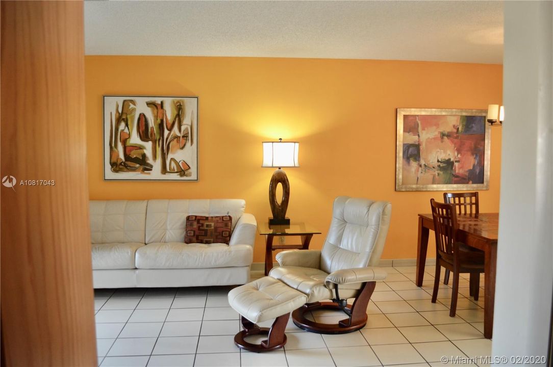 Vendido Recientemente: $218,900 (2 camas, 1 baños, 960 Pies cuadrados)