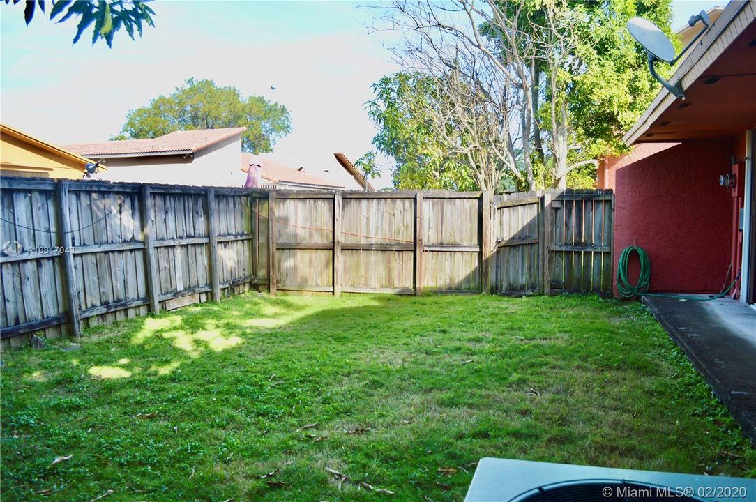 Vendido Recientemente: $218,900 (2 camas, 1 baños, 960 Pies cuadrados)