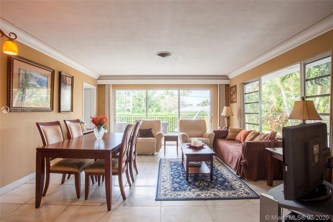DINING ROOM W ADJACENT KITCHEN