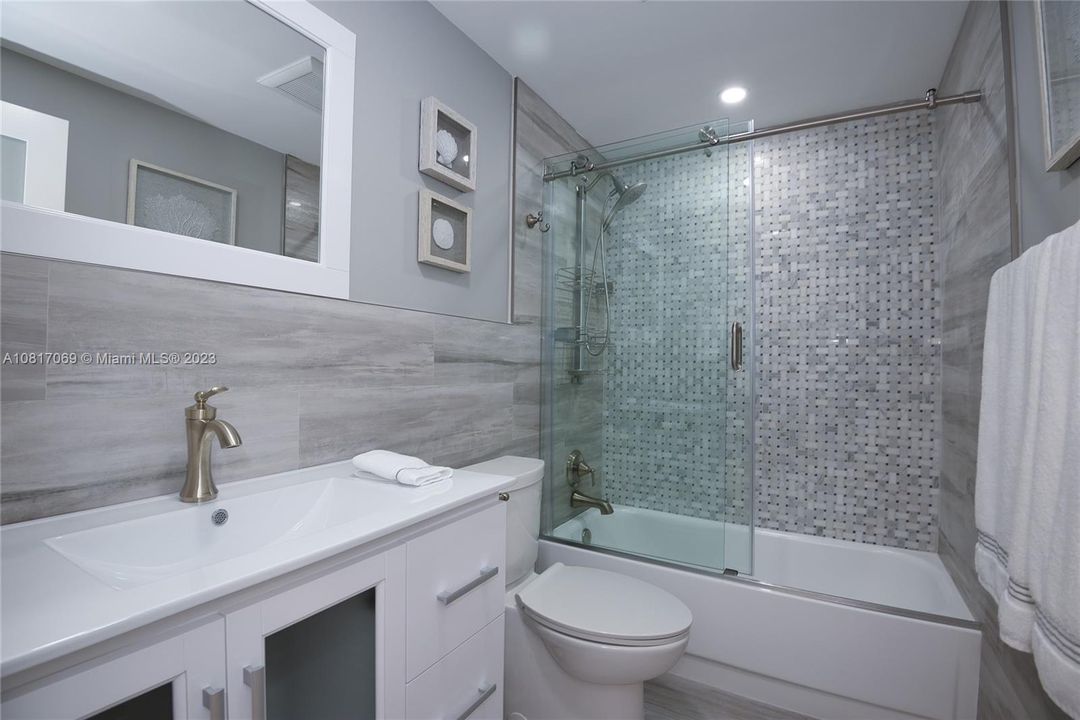 For Rent: $6,000 (2 beds, 2 baths, 1370 Square Feet)