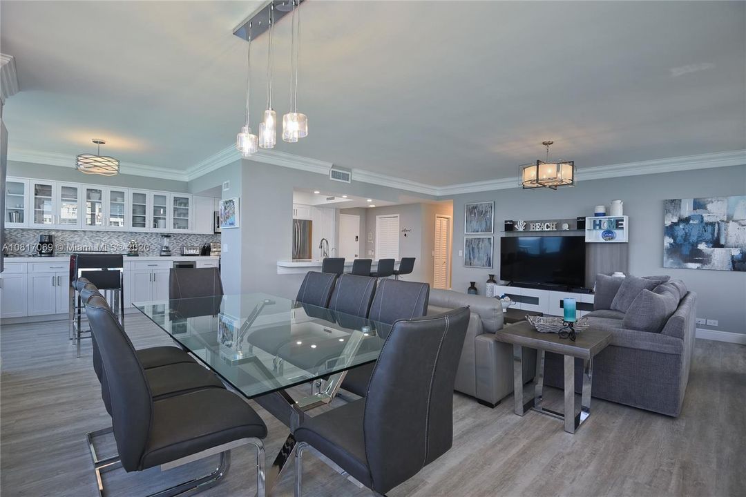 For Rent: $6,000 (2 beds, 2 baths, 1370 Square Feet)