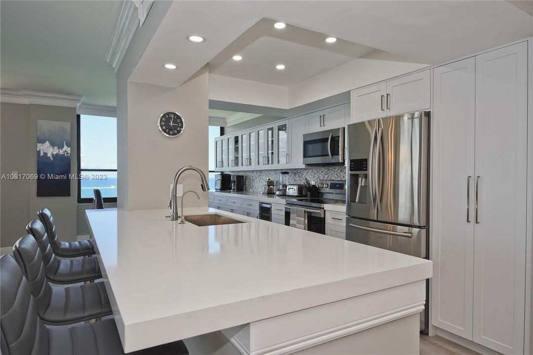 For Rent: $6,000 (2 beds, 2 baths, 1370 Square Feet)