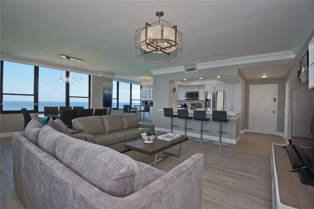 For Rent: $6,000 (2 beds, 2 baths, 1370 Square Feet)