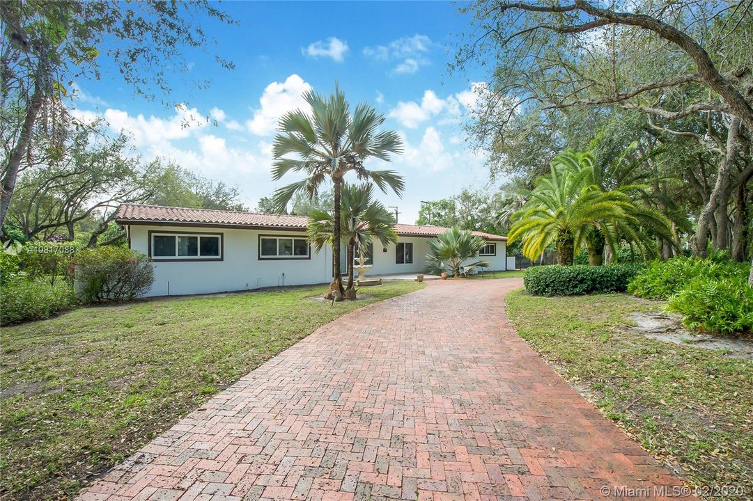 Recently Sold: $939,000 (4 beds, 3 baths, 2860 Square Feet)