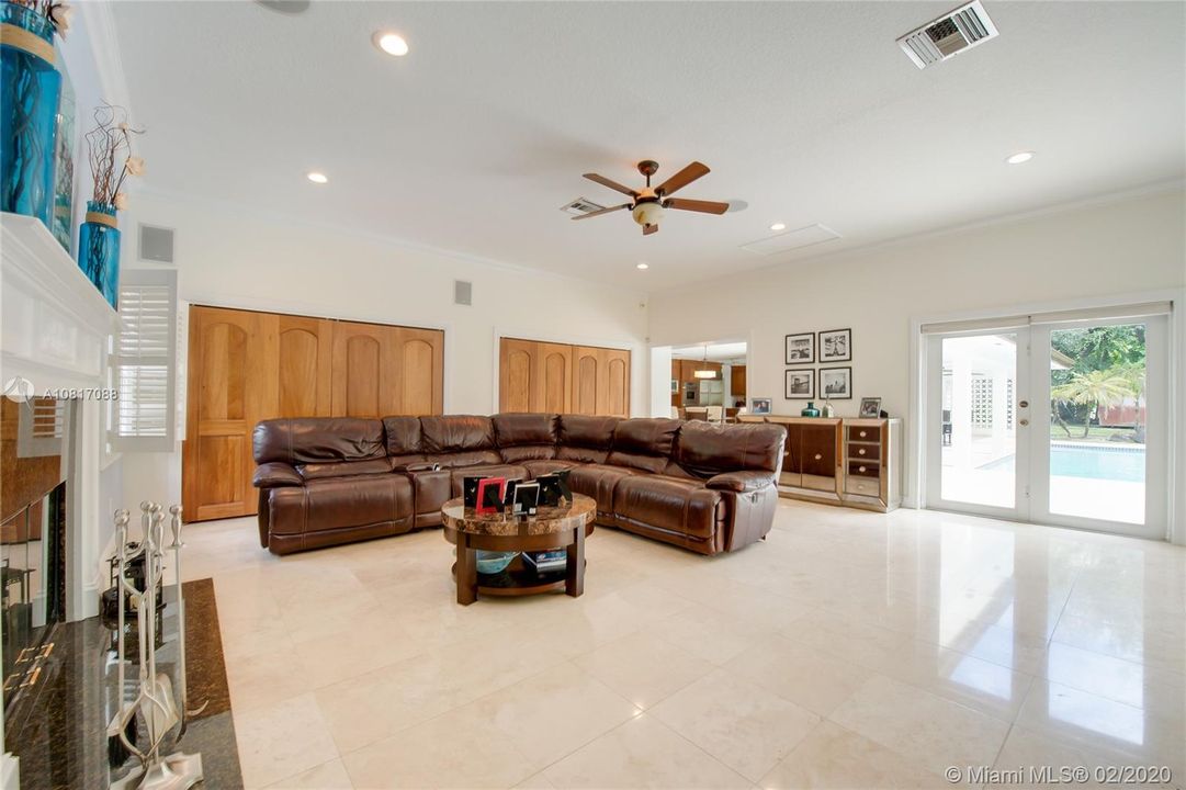 Recently Sold: $939,000 (4 beds, 3 baths, 2860 Square Feet)