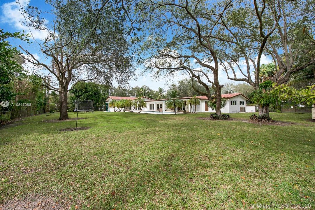 Recently Sold: $939,000 (4 beds, 3 baths, 2860 Square Feet)