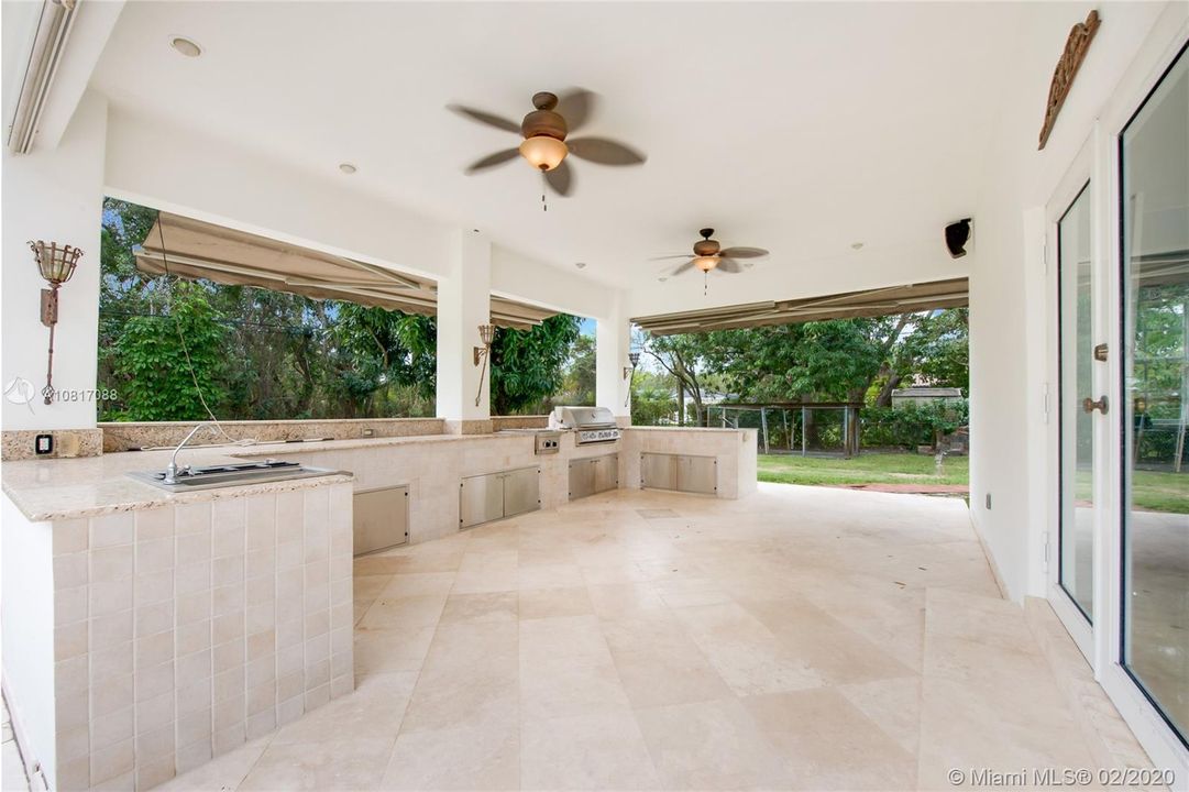 Recently Sold: $939,000 (4 beds, 3 baths, 2860 Square Feet)