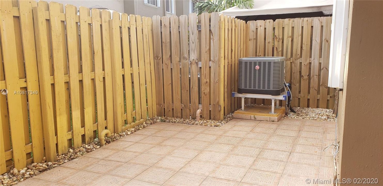 Недавно продано: $225,000 (2 спален, 2 ванн, 950 Квадратных фут)