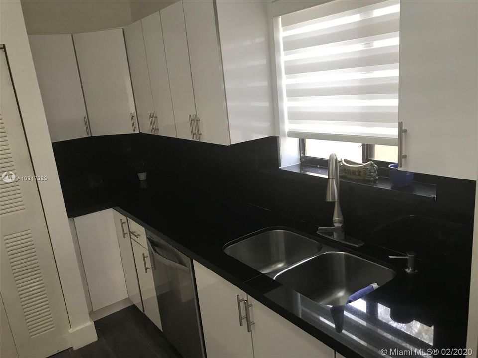 Недавно продано: $260,000 (2 спален, 2 ванн, 1090 Квадратных фут)