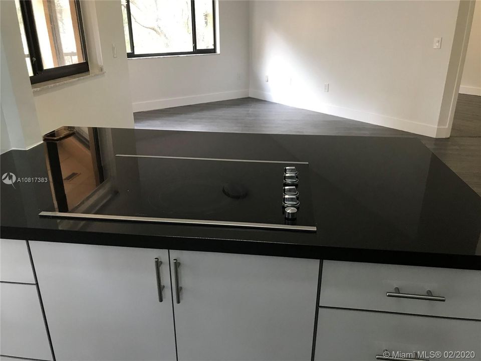 Недавно продано: $260,000 (2 спален, 2 ванн, 1090 Квадратных фут)