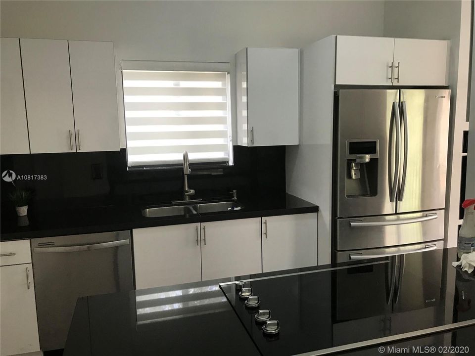 Недавно продано: $260,000 (2 спален, 2 ванн, 1090 Квадратных фут)