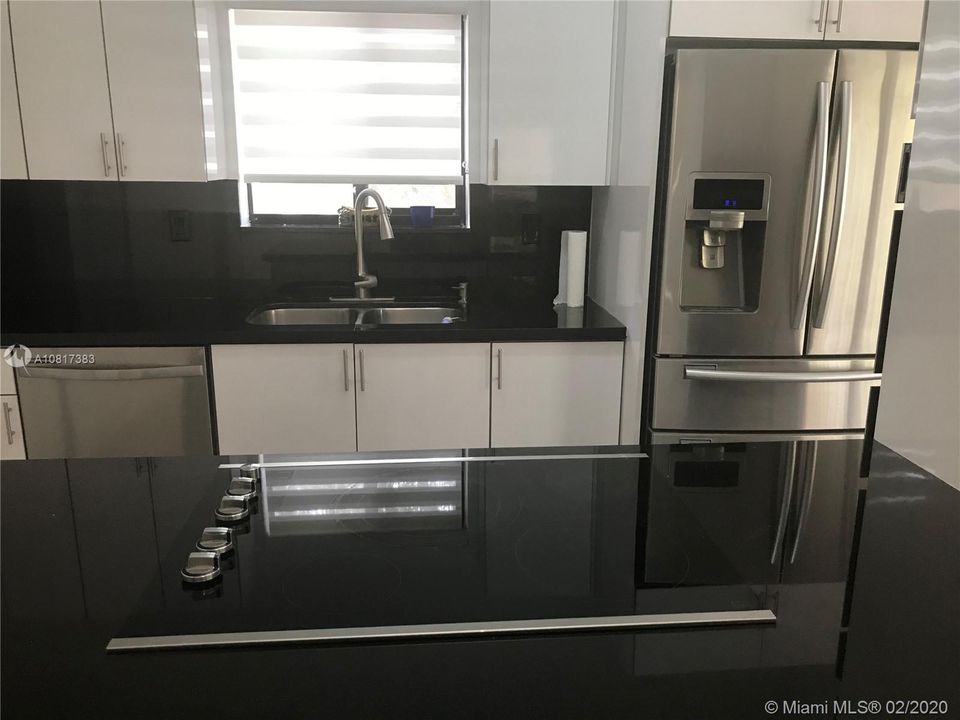 Недавно продано: $260,000 (2 спален, 2 ванн, 1090 Квадратных фут)