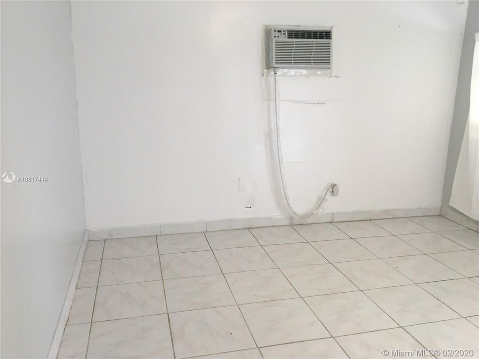 Recently Rented: $750 (0 beds, 1 baths, 841 Square Feet)