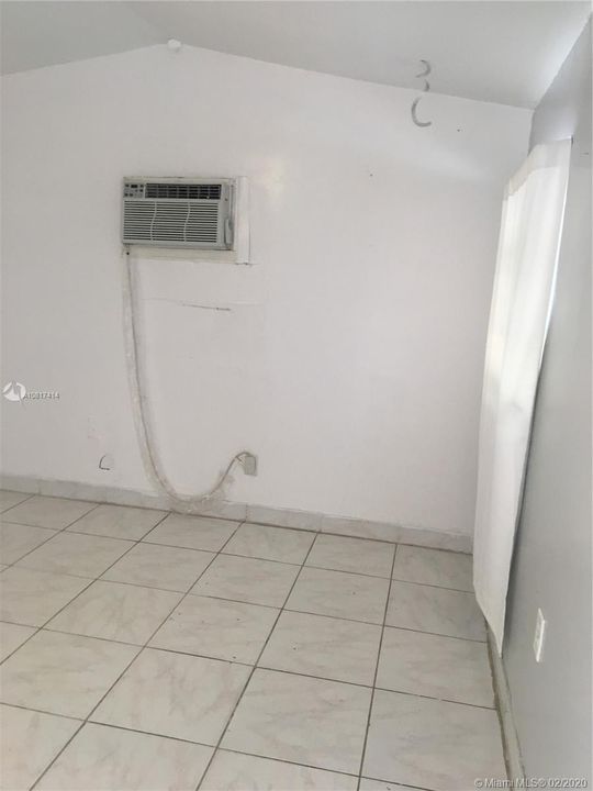 Recently Rented: $750 (0 beds, 1 baths, 841 Square Feet)