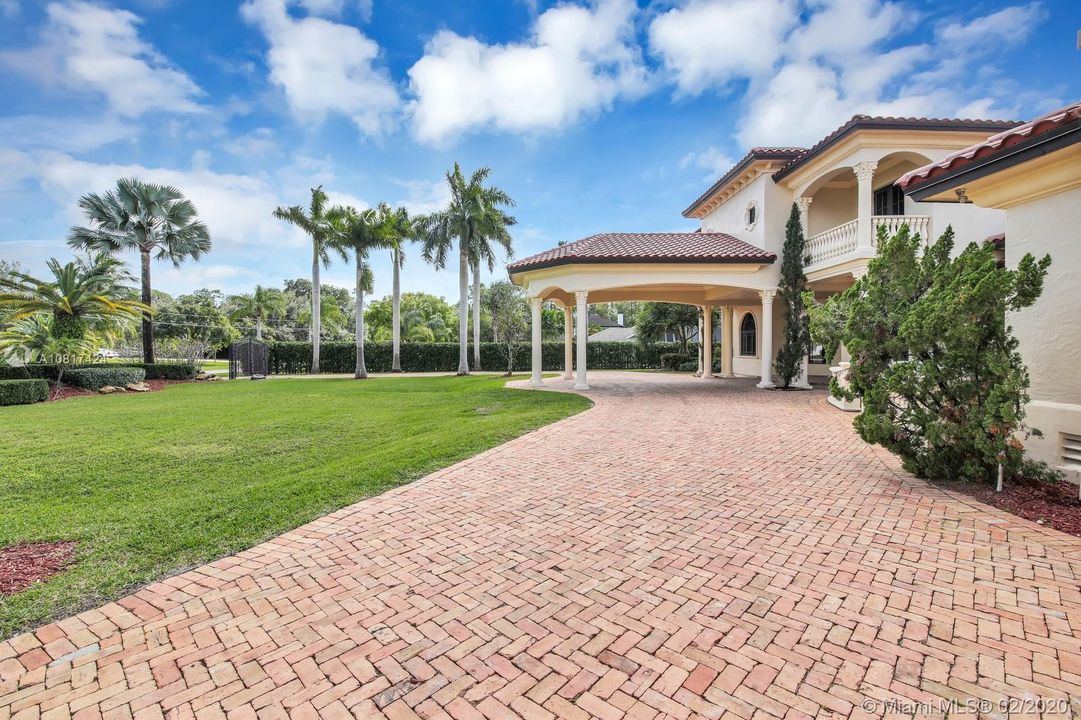 Recently Sold: $1,549,000 (5 beds, 5 baths, 6966 Square Feet)