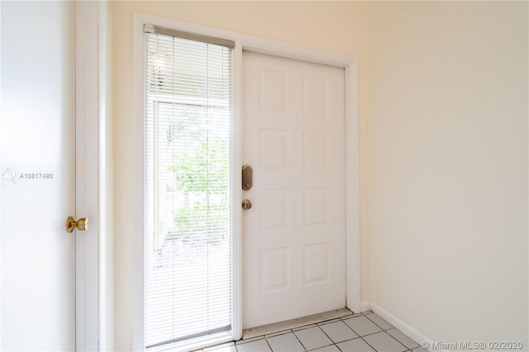 Vendido Recientemente: $245,900 (3 camas, 2 baños, 1330 Pies cuadrados)